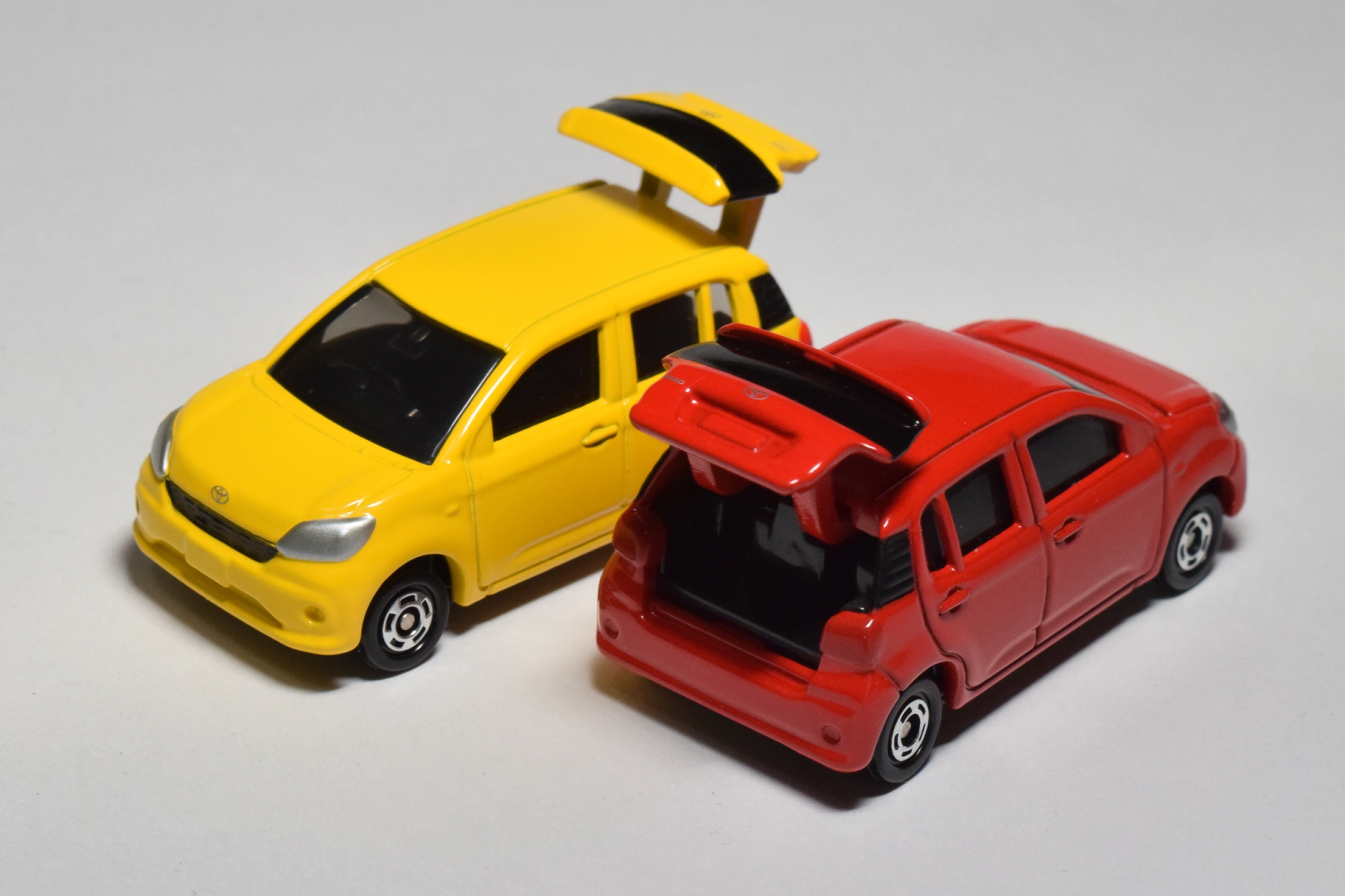 PASSO ミニカー イエロー/トヨタディーラー非売日物新車発売記念物 PASSO ミニカー イエロー/トヨタディーラー非売日物新車発売記念