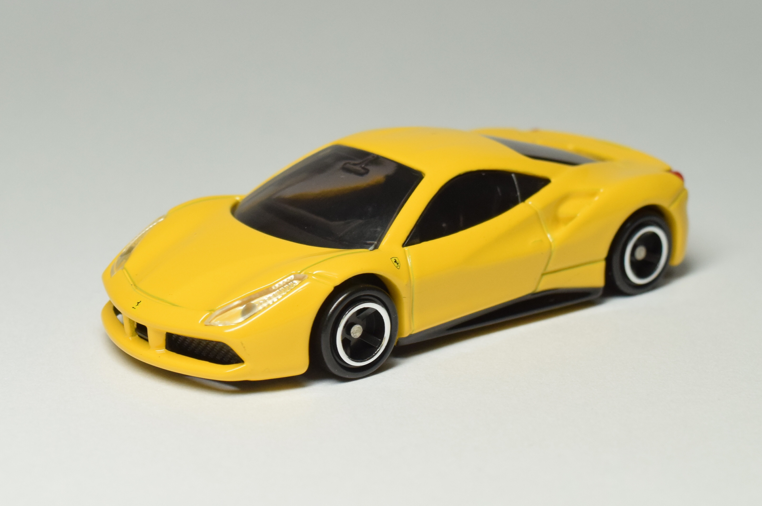 トミカ 2018年11月の新車 No.64 フェラーリ 488GTB レビュー トミカ 2018年11月の新車 No.64 フェラーリ 488GTB レビュー