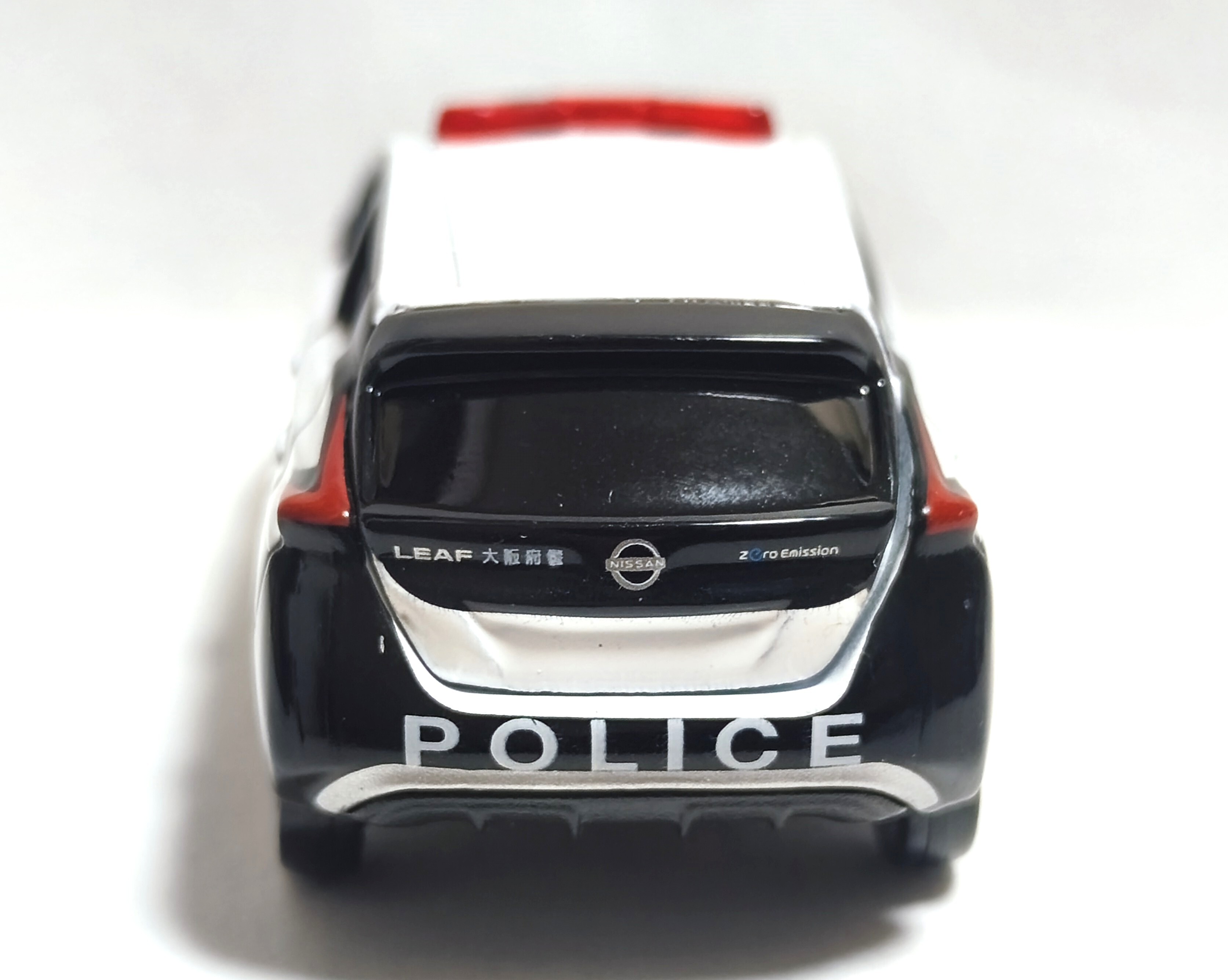 入手難易度が高いのが惜しい！【トミカ紹介】日産 リーフ 大阪府警察
