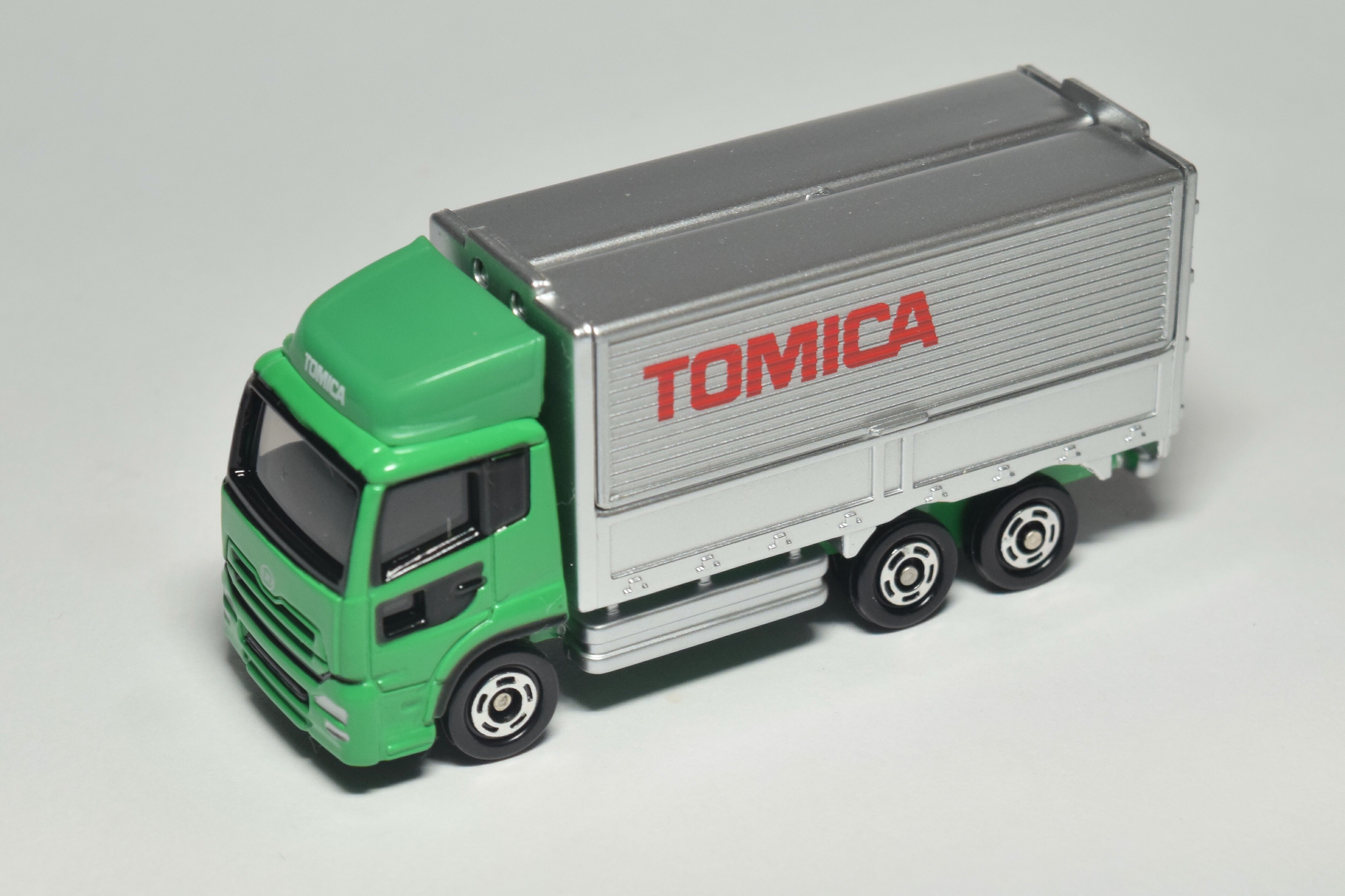 トミカ紹介】トミカ標識セット ②UDトラックス クオン : トミカ研究隊