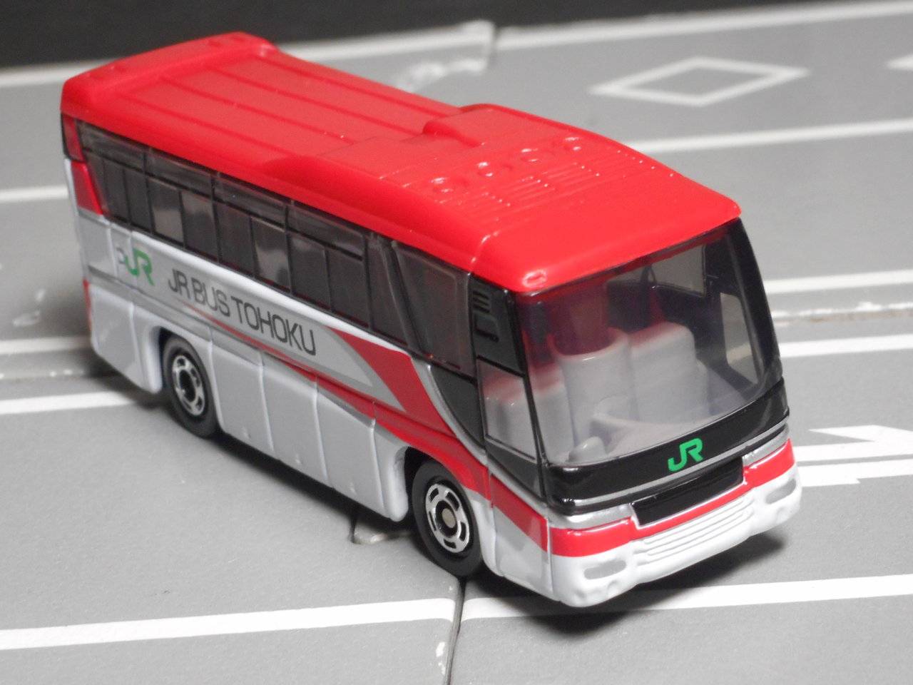 トミカ 12月の新車 NO.72 日野 セレガ ジェイアールバス東北
