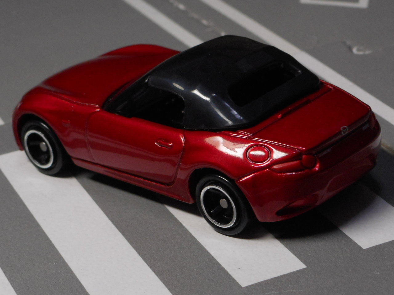 トミカ 2016年2月の新車 NO.26 マツダ ロードスター レビュー
