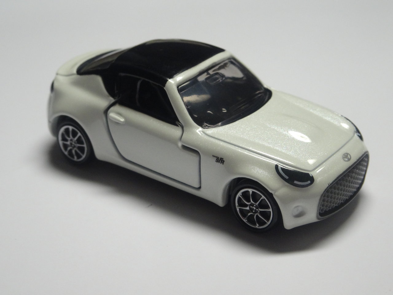 トミカプレミアム トヨタ S‐FRと地震対策 : トミカ研究隊