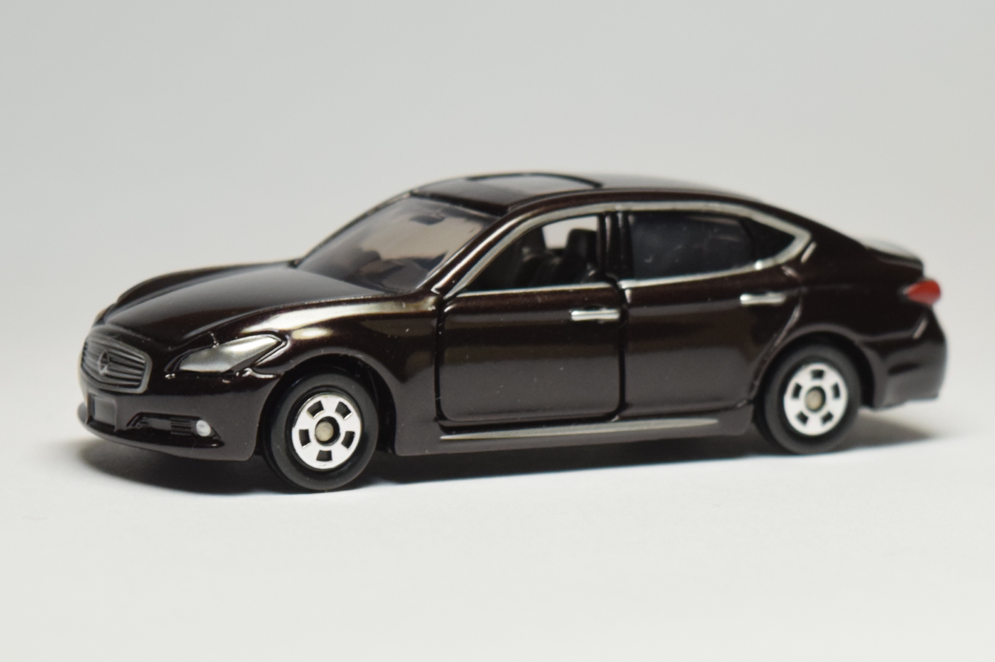 トミカ ニッサン シーマ 3台セット アウトレット 価格 通販ゲーム・おもちゃ・グッズ - トミカ ニッサン