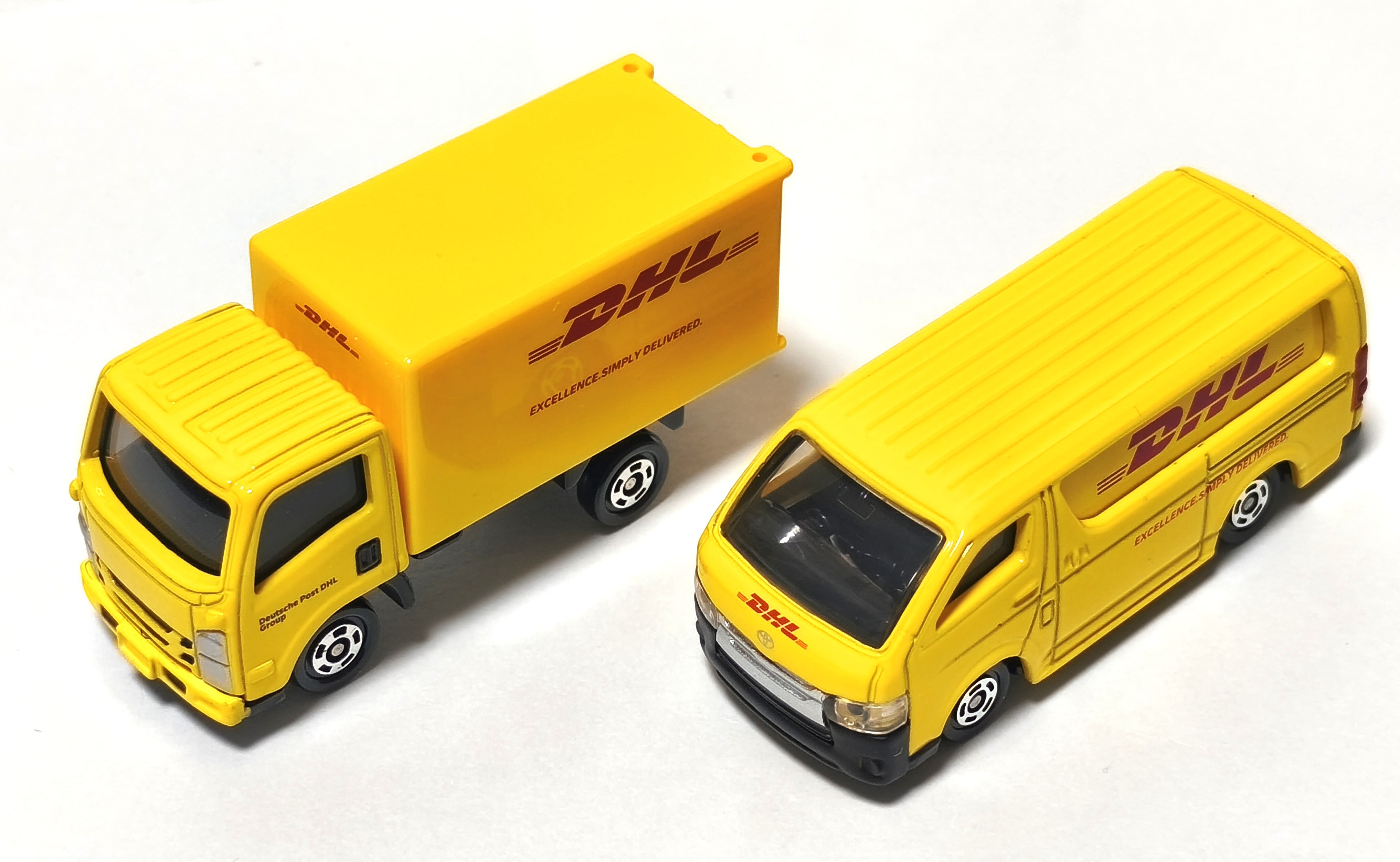 ちゃんと実車あります！【トミカレビュー】No.102 DHL 配送車 : トミカ
