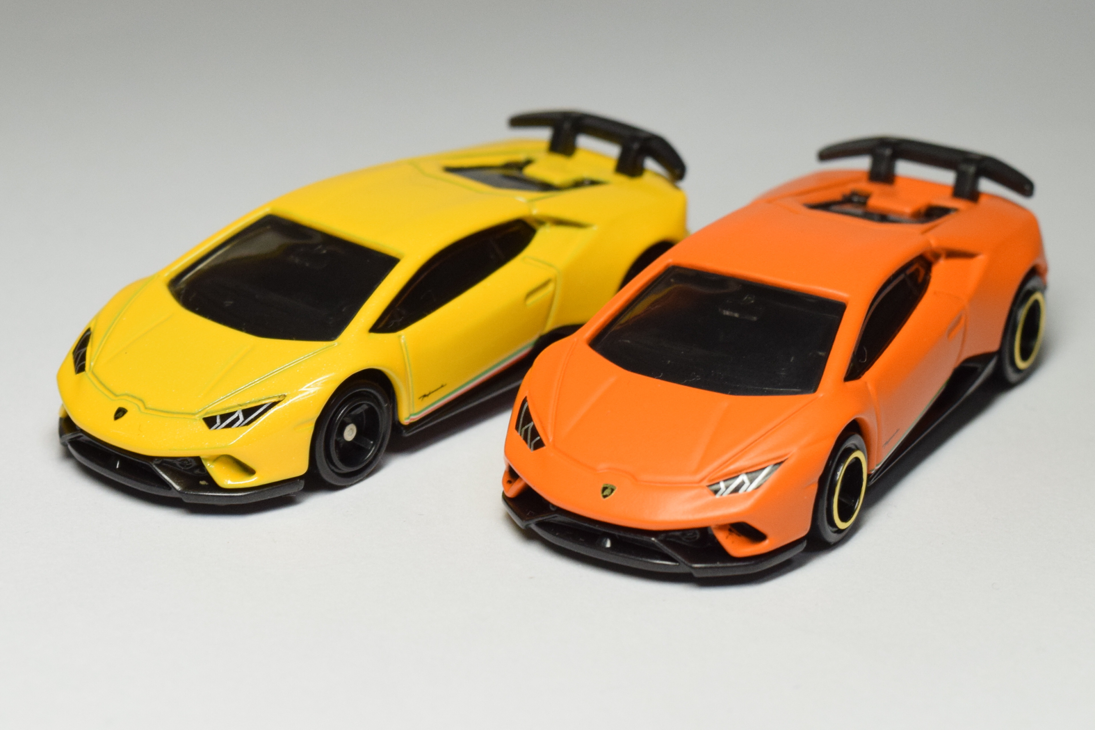 トミカ ランボルギーニ ウラカン ペルフォルマンテ (初回特別仕様) 6台セット トミカ ランボルギーニ ウラカン ペルフォルマンテ トミカ50周年