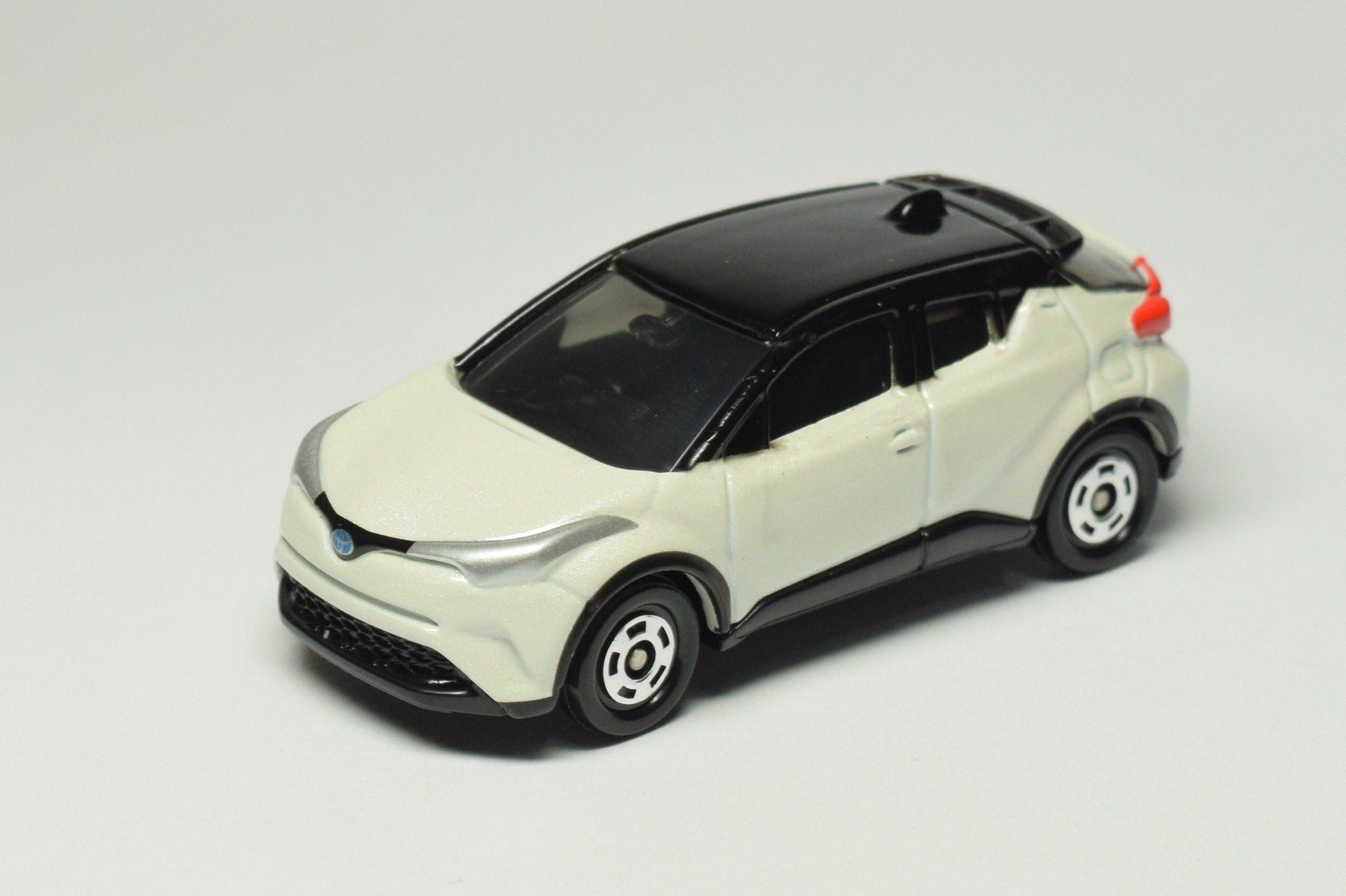 トミカ 2018年4月の新車 No.94 トヨタ C-HR レビュー : トミカ研究隊