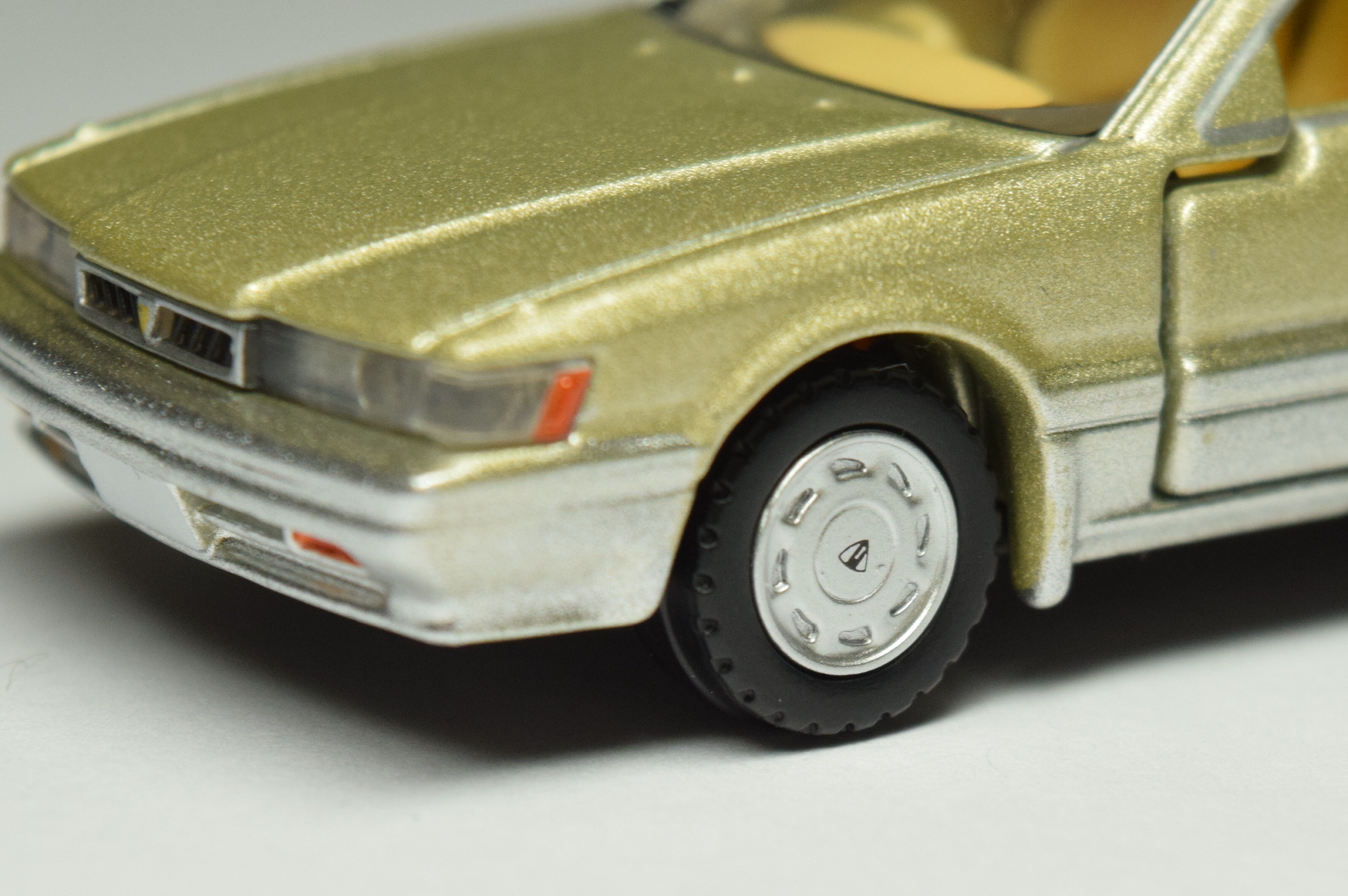 トミカ紹介】トミカプレミアム04 日産 レパード : トミカ研究隊