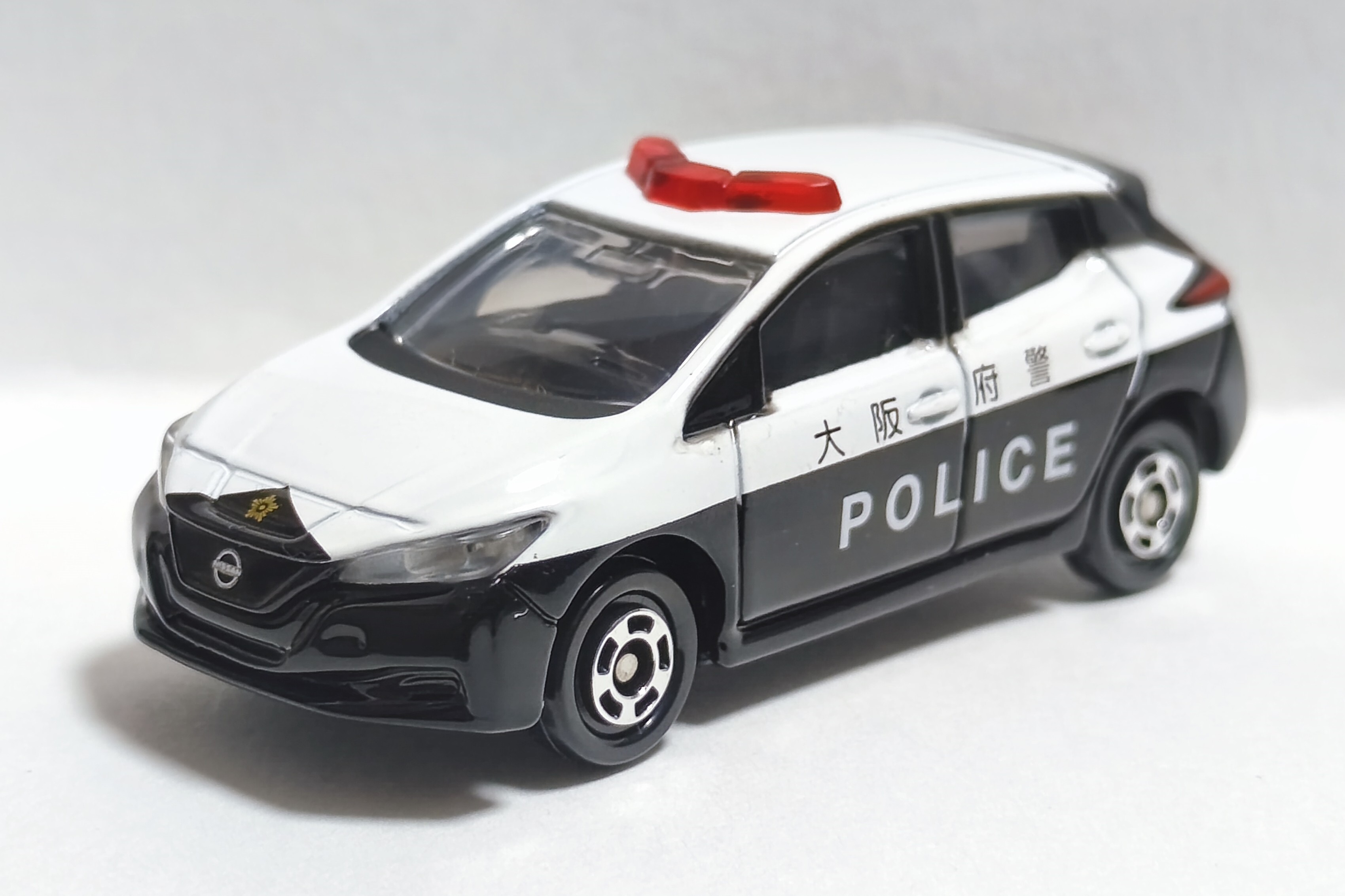 入手難易度が高いのが惜しい！【トミカ紹介】日産 リーフ 大阪府警察