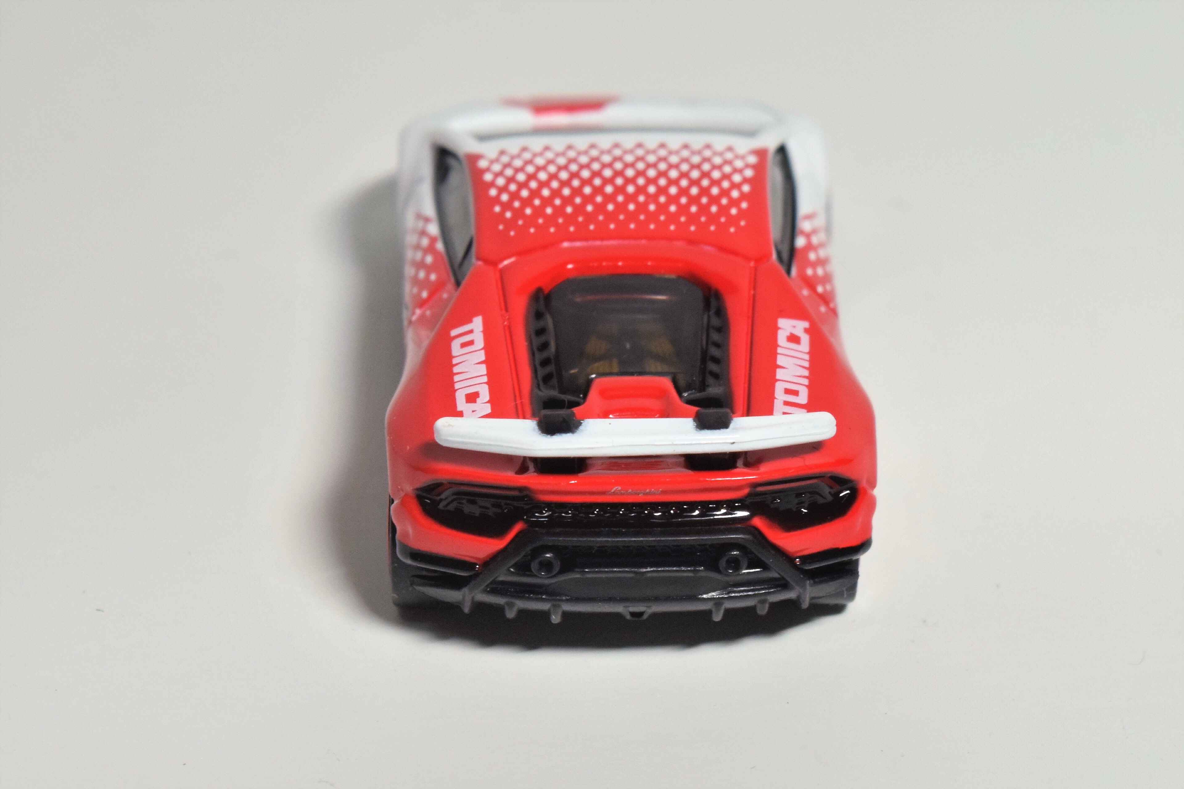 トミカ紹介】ランボルギーニ ウラカン ペルフォルマンテ トミカ