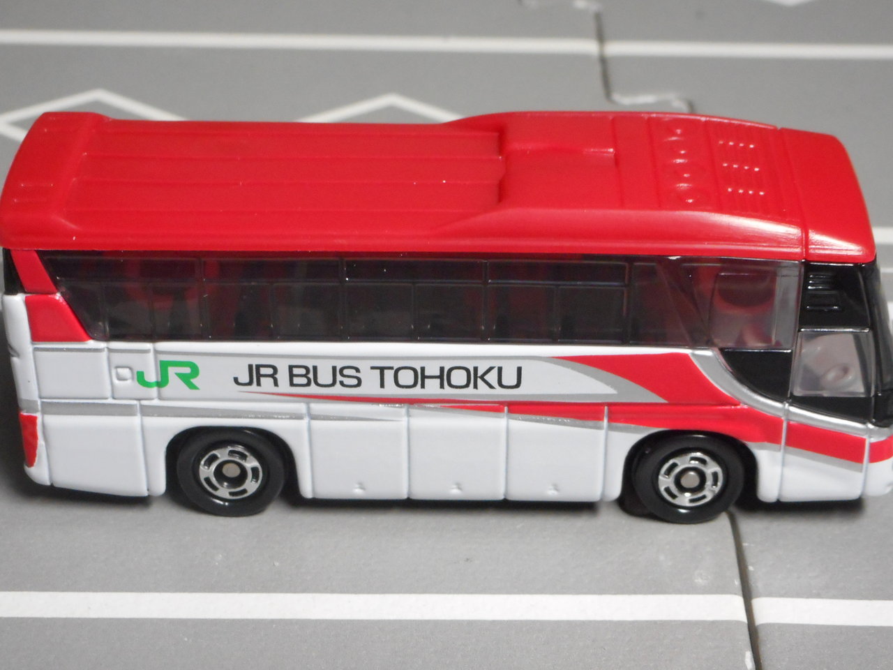トミカ 12月の新車 NO.72 日野 セレガ ジェイアールバス東北