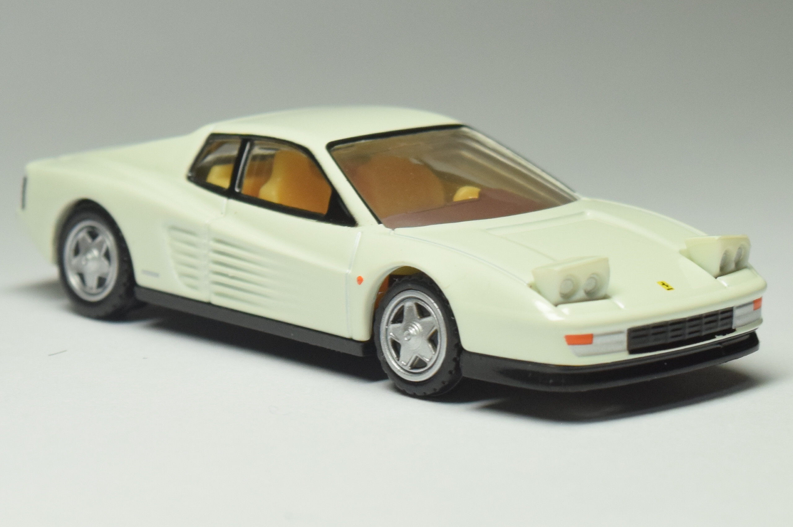 Amazon.co.jp: 発売記念仕様 トミカプレミアム フェラーリ テスタロッサ 白 ホワイト プレミアム 限定 初回 トミカ 限定 : おもちゃ