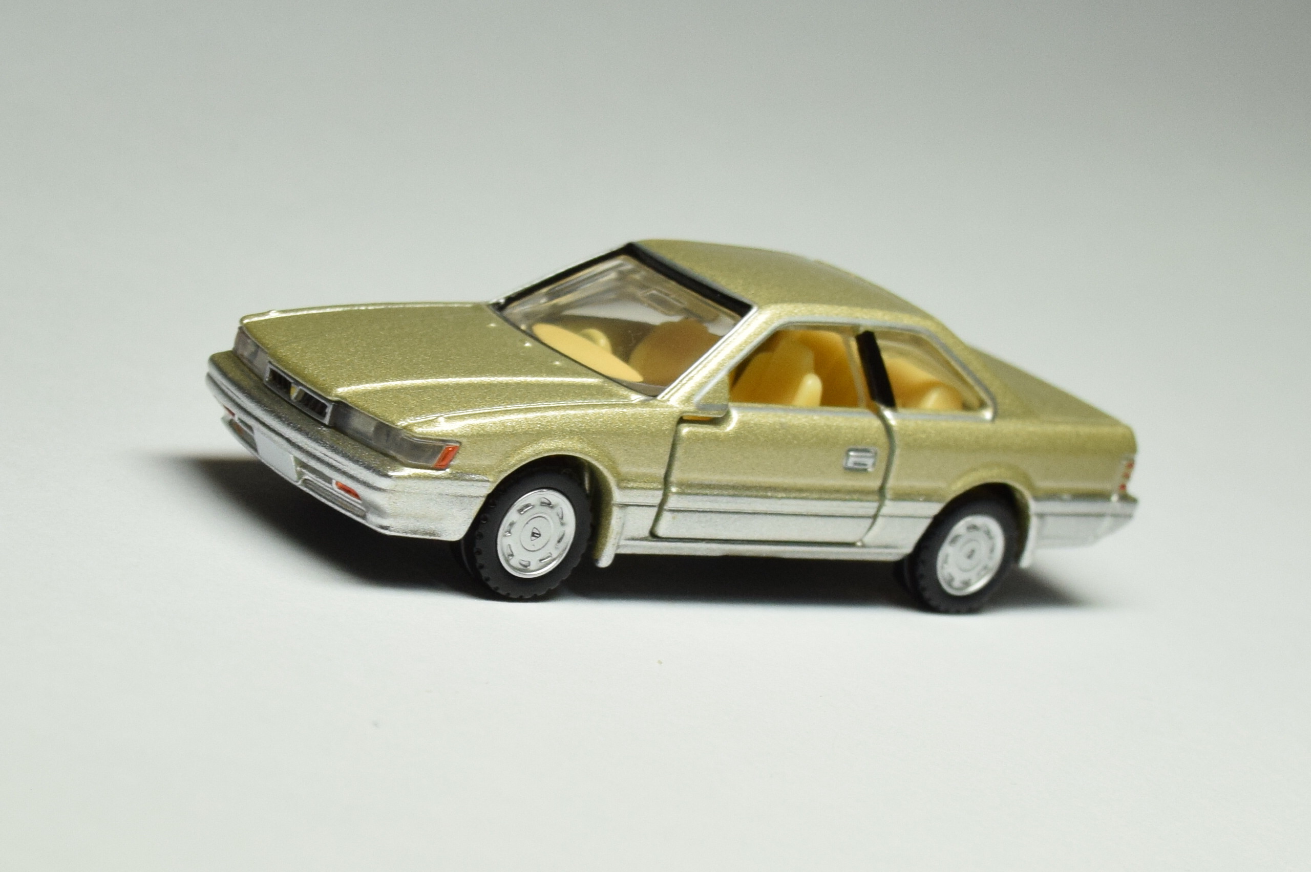 トミカ紹介】トミカプレミアム04 日産 レパード : トミカ研究隊