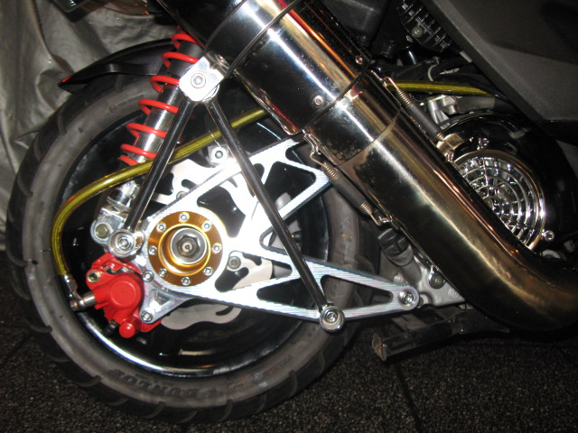 シグナスX リヤディスクキット取付！！ : UPC BUILD UP