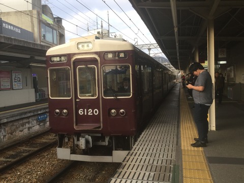 B325C5E9-1E26-4AD0-B76B-1645F9399A9D