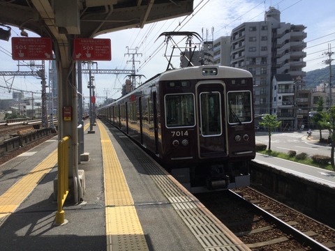 E4E25C9F-FE23-46EB-BE76-5F04C9225D9A