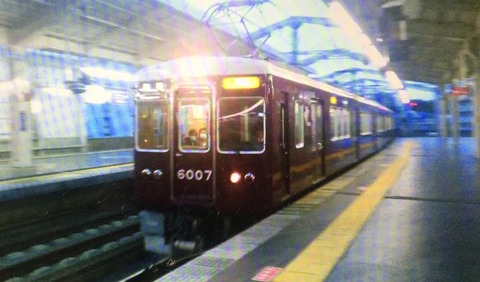 2781BDE7-72AF-4EF1-9348-CB38860FD71C