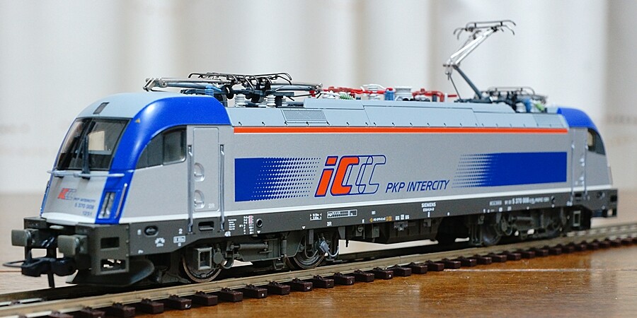 欧州型HO車両の室内照明化100％達成 : 讃岐の鉄と空、時々海