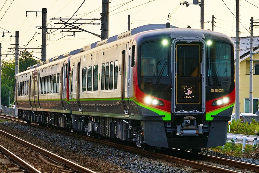 運用 2700 系