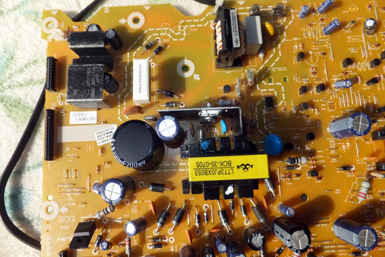 DX Broadtec 22インチ液晶テレビ リモコン蓋割れ 本日のジャンク 液晶