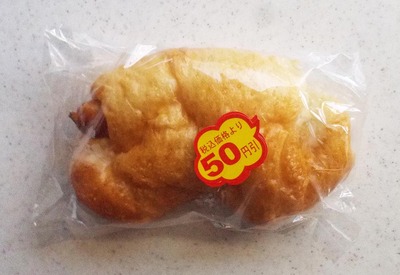 ソーセージの塩ロールパン