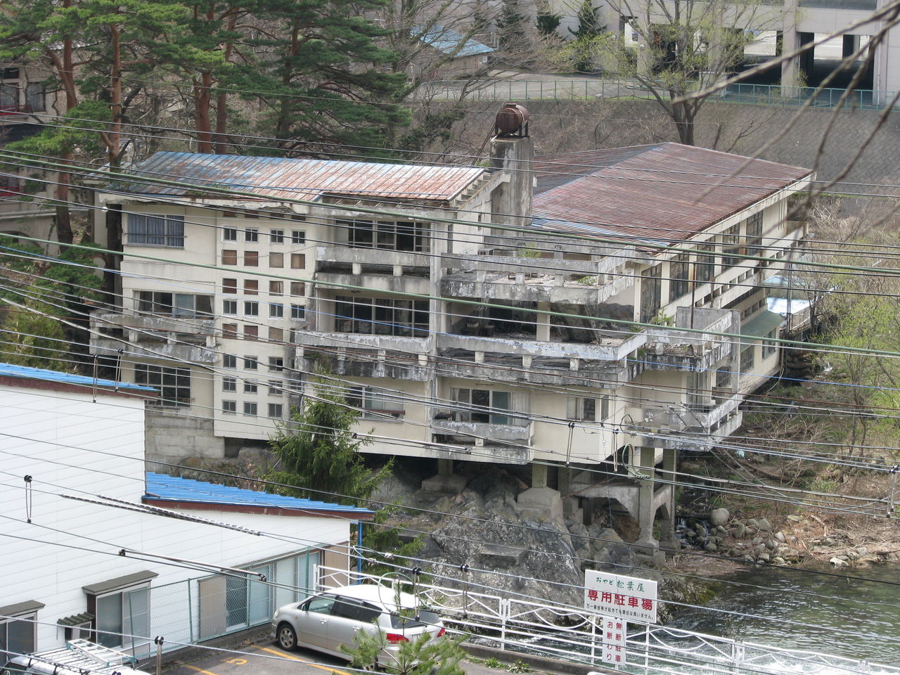 群馬県水上温泉 2 寂れた温泉街の廃墟群 前編 散歩と旅ときどき温泉