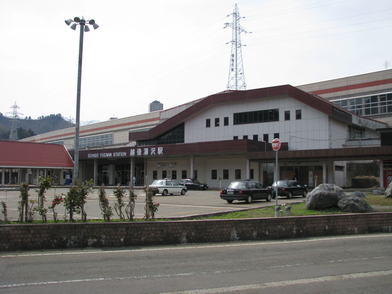 新潟県越後湯沢、スキーと新幹線で栄えた雪国 : 散歩と旅ときどき温泉