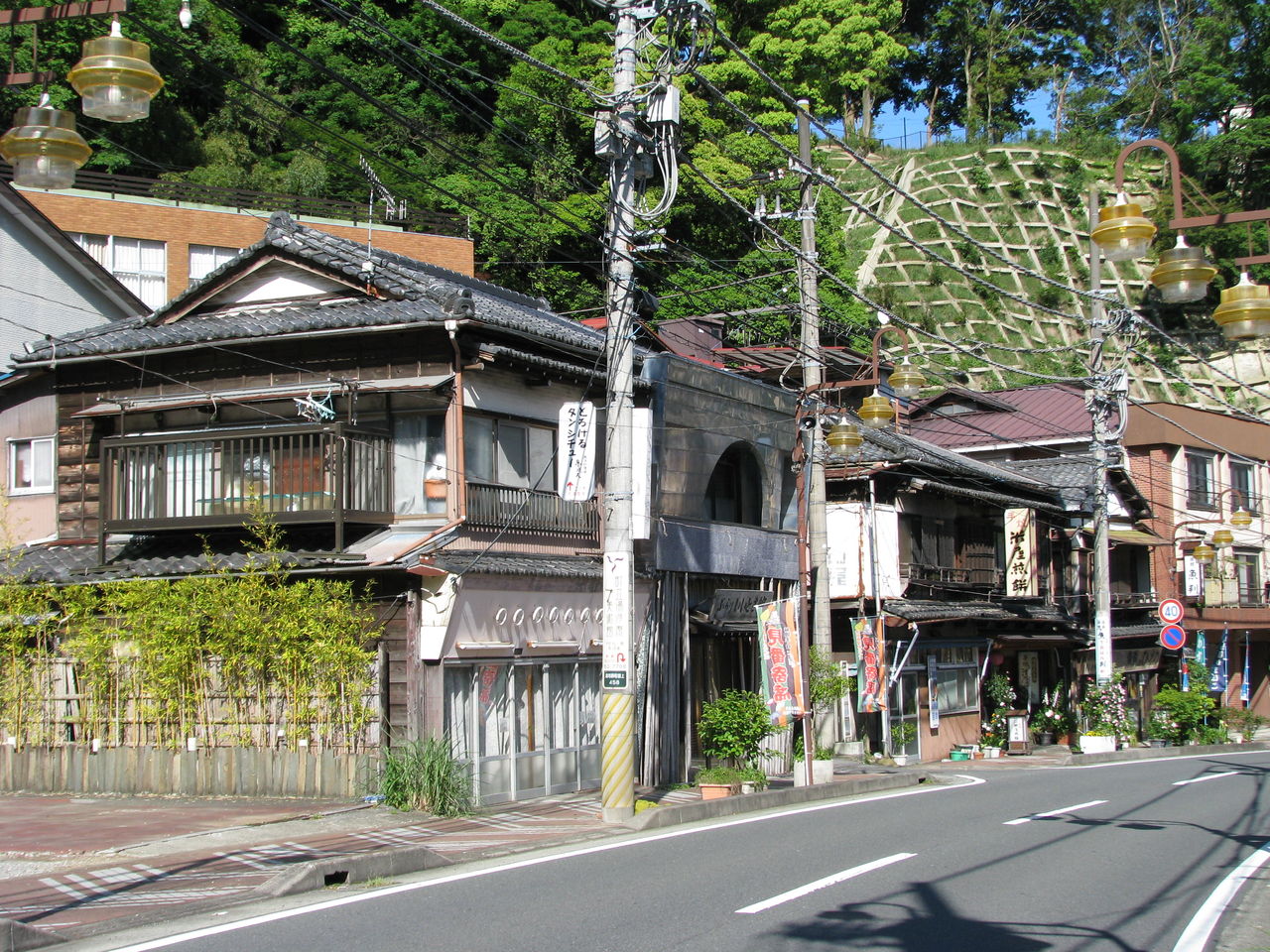 神奈川県湯河原温泉 1 廃墟化しつつある湯屋建築群 散歩と旅ときどき温泉