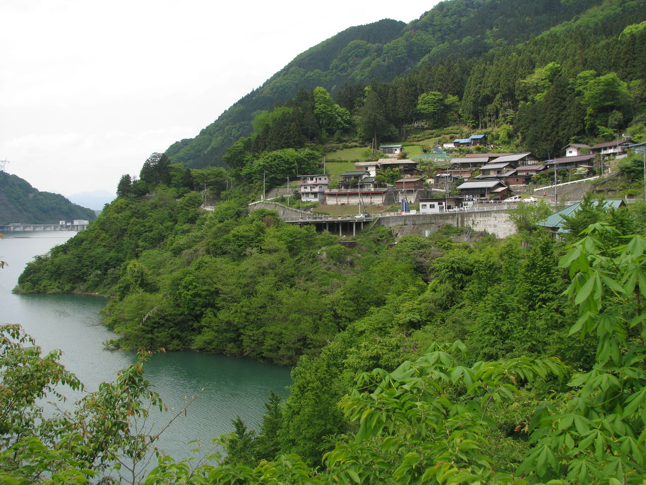 埼玉県秩父浦山地区(1)、ダム湖と限界集落 : 散歩と旅ときどき温泉