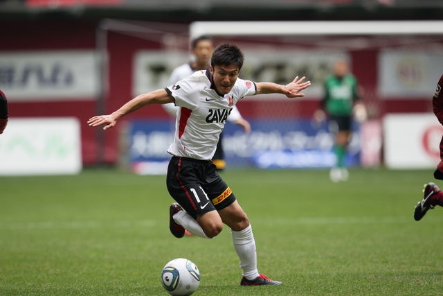 浦和レッズ　田中達也選手　サイン入りスパイク 浦和レッズ 田中達也選手 サイン入りスパイク - メルカリ