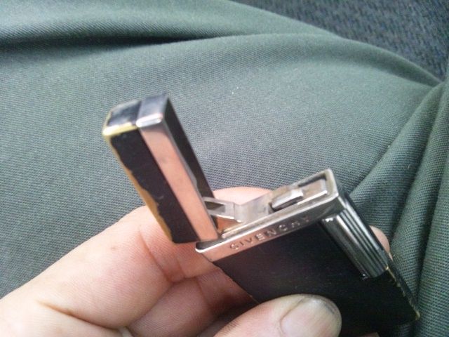 ジバンシーライターの石を交換する Uresiiokaimonoのブログ