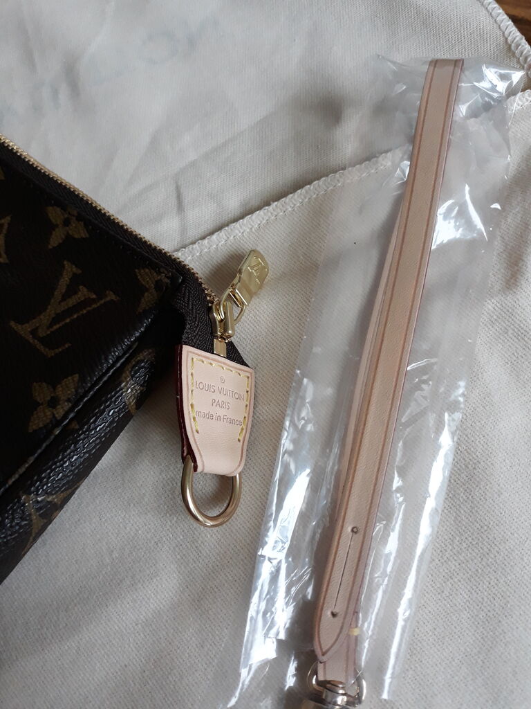 アクセソワール※ファスナー修理済（Non-returnable）（不可退货） リペアに出したルイ・ヴィトンのアクセサリーポーチが戻ってきました