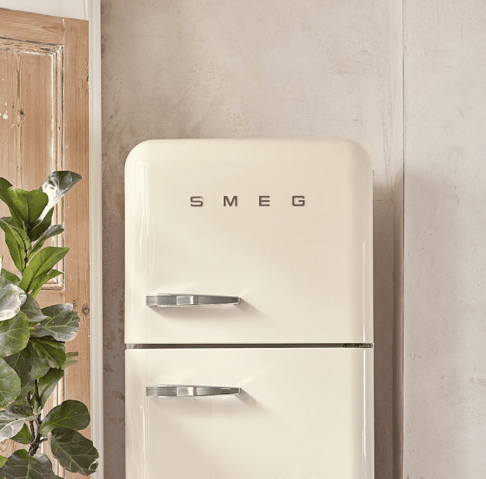 dovelly SMEG クリーム色 冷蔵庫 レトロデザイン SMEG クリーム色 冷蔵庫 レトロデザイン（smeg の冷蔵庫に関する