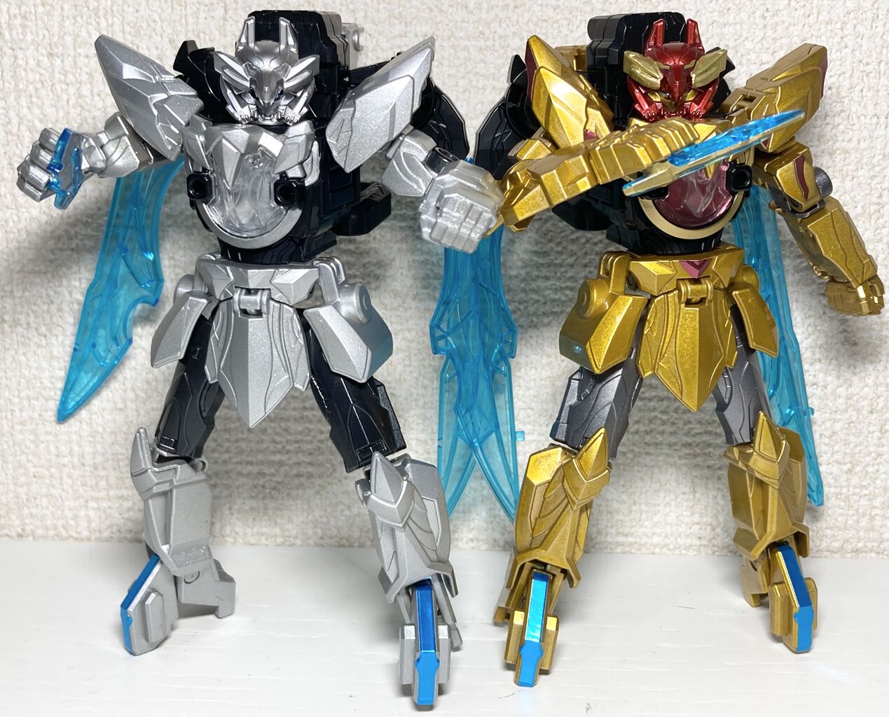 塗装完成品　ミニプラ　テガソード　銀　ユニバース　ゴジュウジャー 塗装完成品 ミニプラ テガソード ゴジュウジャー - メルカリ