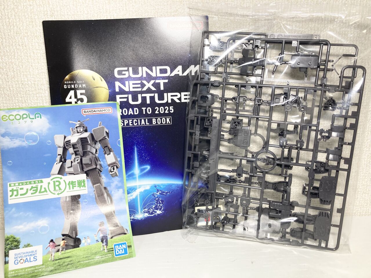 限定】1/144ガンダム(組立体験会Ver.)+ GUNDAM NEXT FUTURE ROAD 限定】1/144ガンダム(組立体験会Ver.)+ GUNDAM NEXT FUTURE ROAD