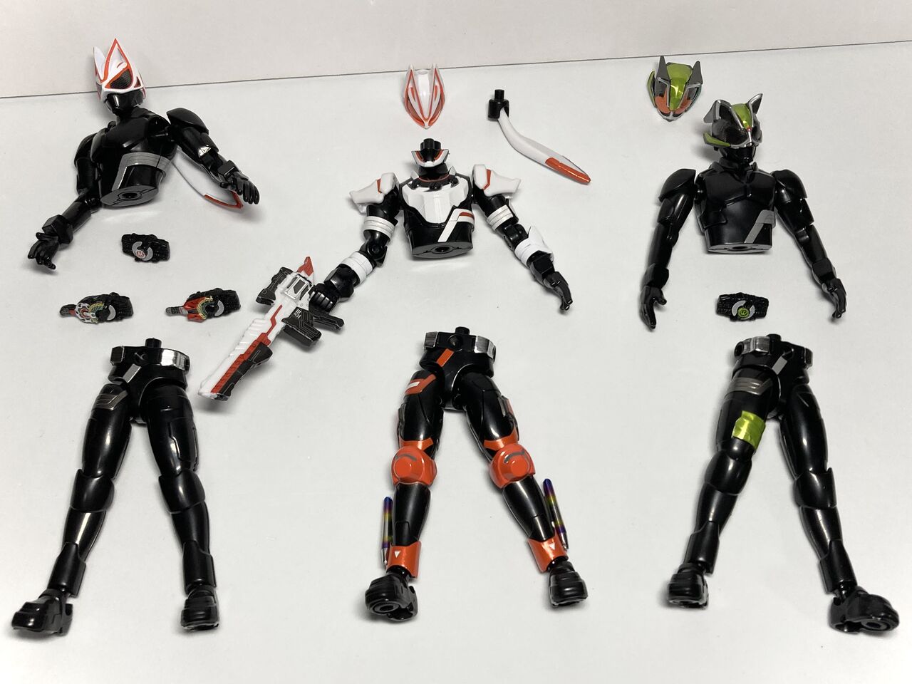 装動 仮面ライダーギーツ ID 1 ＆ 装動 仮面ライダーリバイス