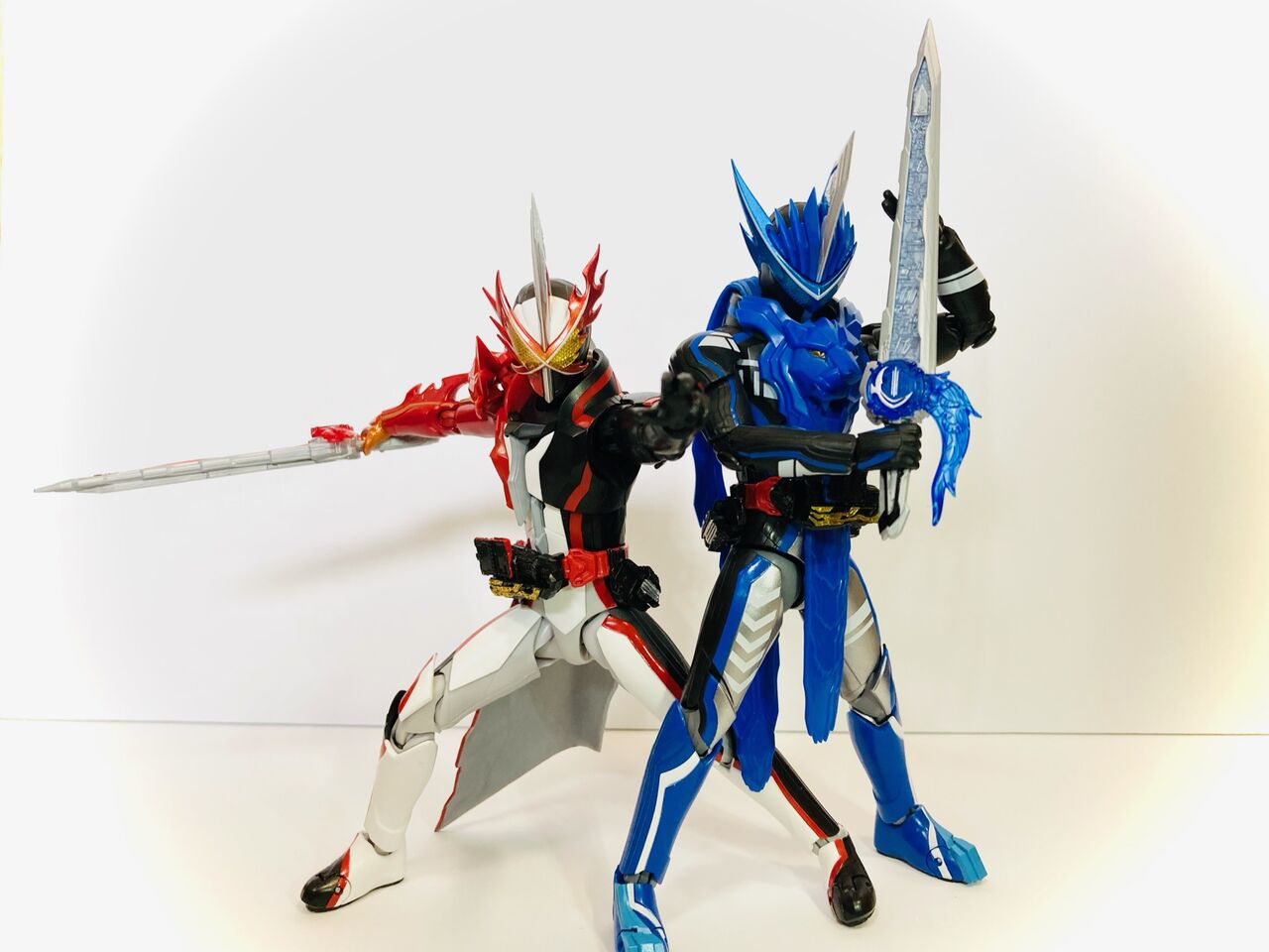 SHF仮面ライダー クロスセイバー＆10聖剣セット S.H.フィギュアーツ 仮面ライダークロスセイバー10聖剣セット