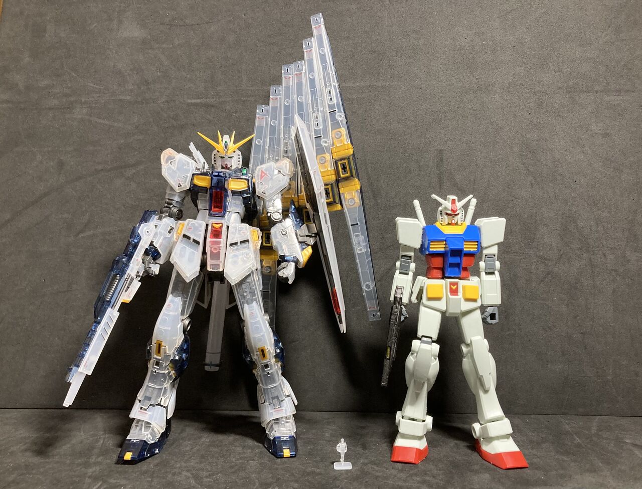 RG 1/144 νガンダム[クリアカラー] 初回生産限定パッケージ