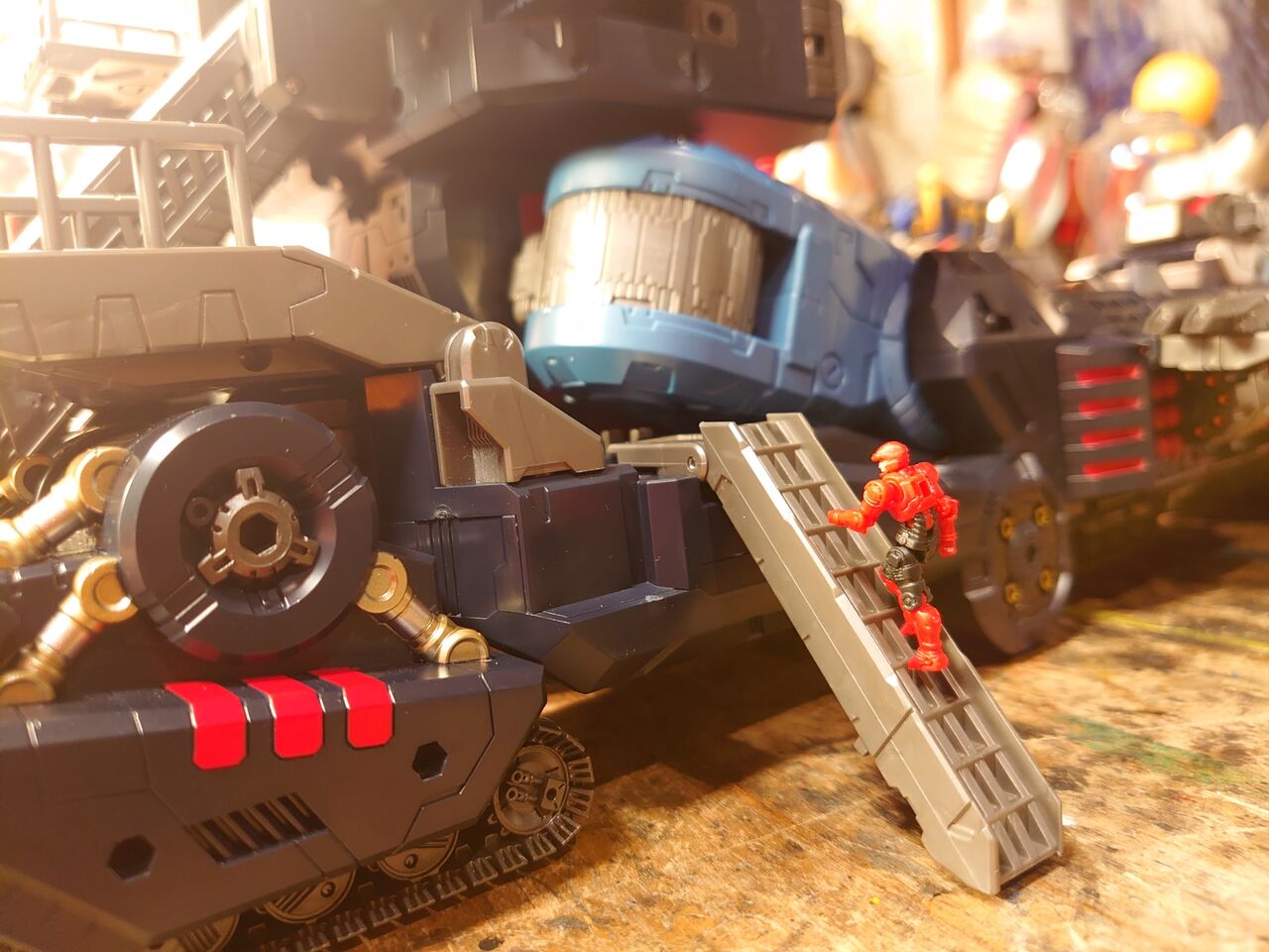 ダイアクロン、ロボットベース陸上機動戦艦グランドダイオン