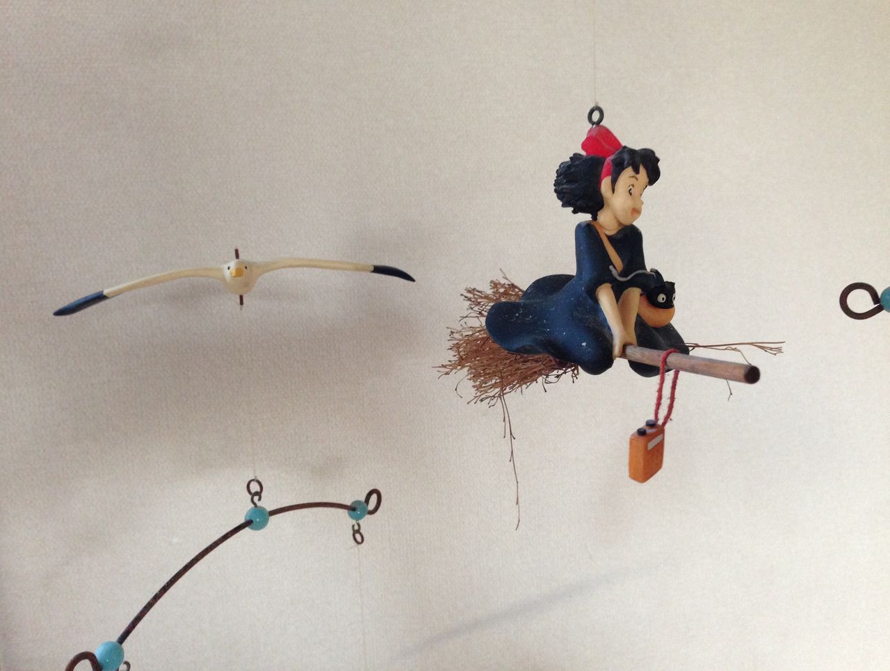 魔女の宅急便 キキとジジのモビール ２０ ２５年位前にどんぐり共和国で買いました Urushizutoぐみ と