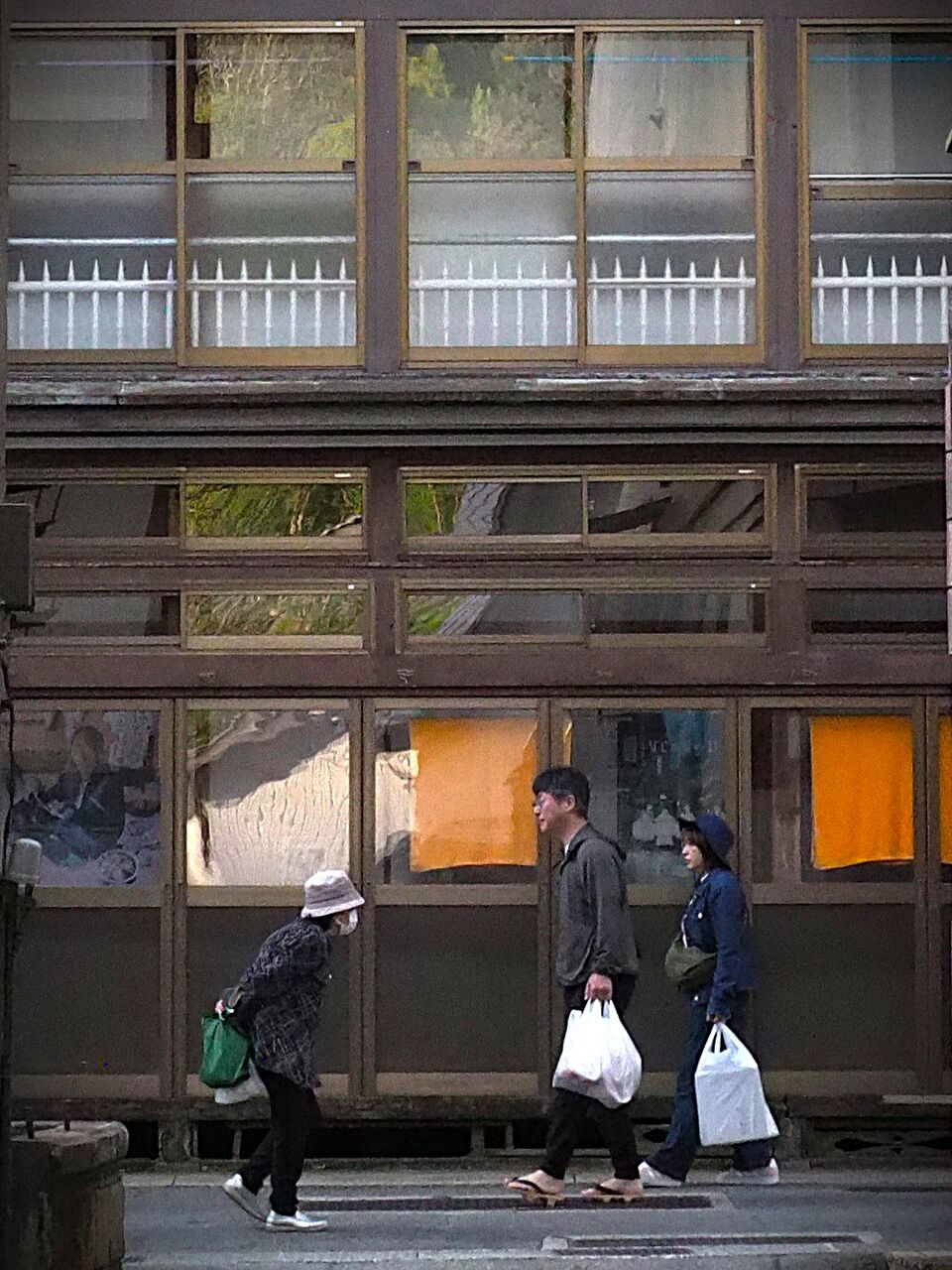 降っても晴れても写真日和:ポスターのようには撮れないもんだ