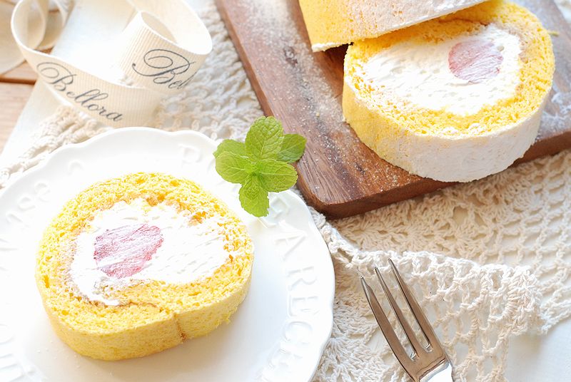 今季初いちごで作る ふわふわ いちごのロールケーキ うさぎ食堂へ 今季初いちごで作る ふわふわ いちごのロールケーキ うさぎ食堂へ
