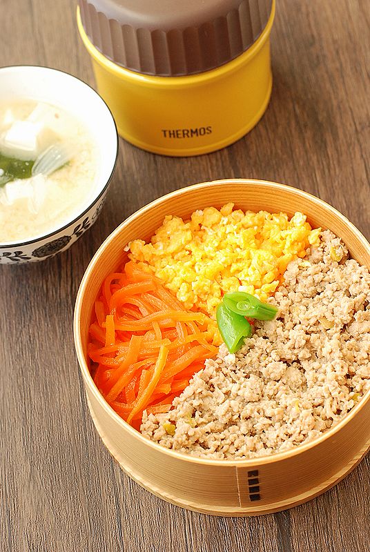 ３色そぼろ丼弁当 うさぎ食堂へようこそ Powered By ライブドアブログ