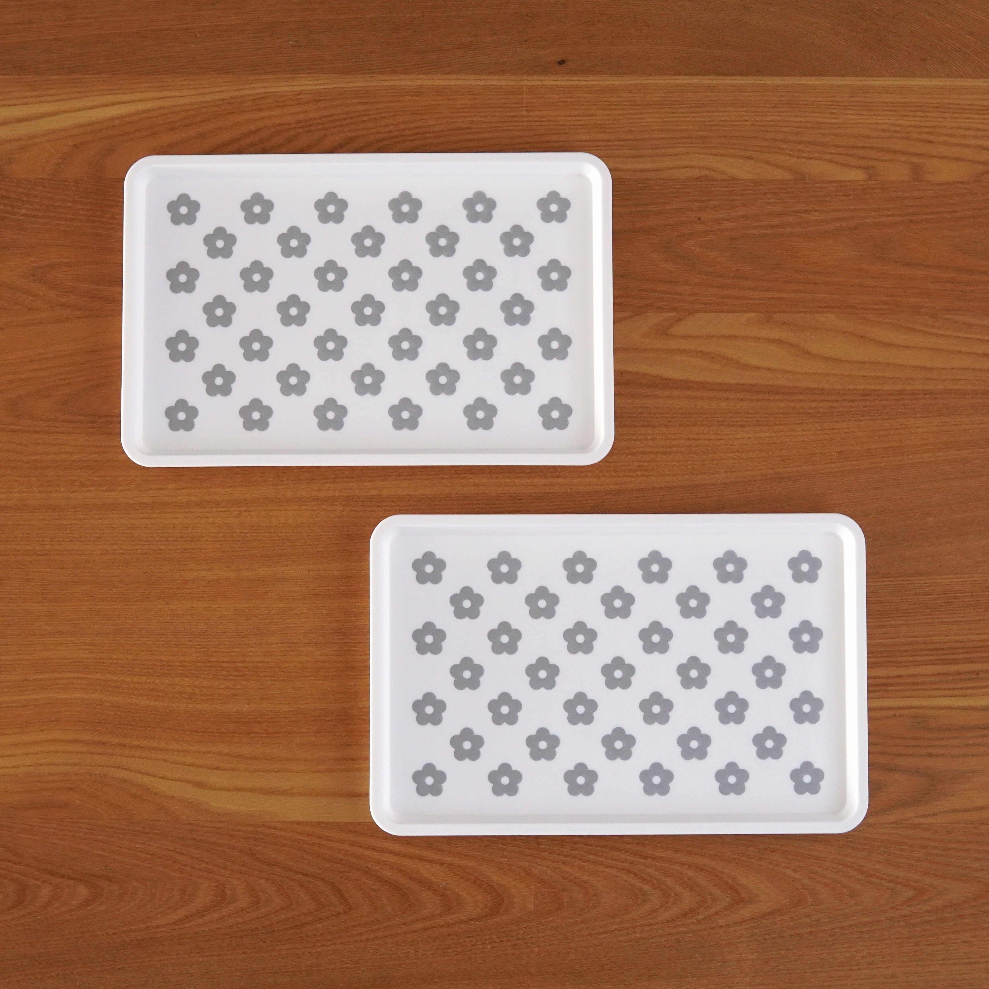 セリア】北欧風お花柄トレーは、滑り止め付きで超機能的！レトロ可愛いのに優秀で大人気！ : usagi works Powered by ライブドアブログ