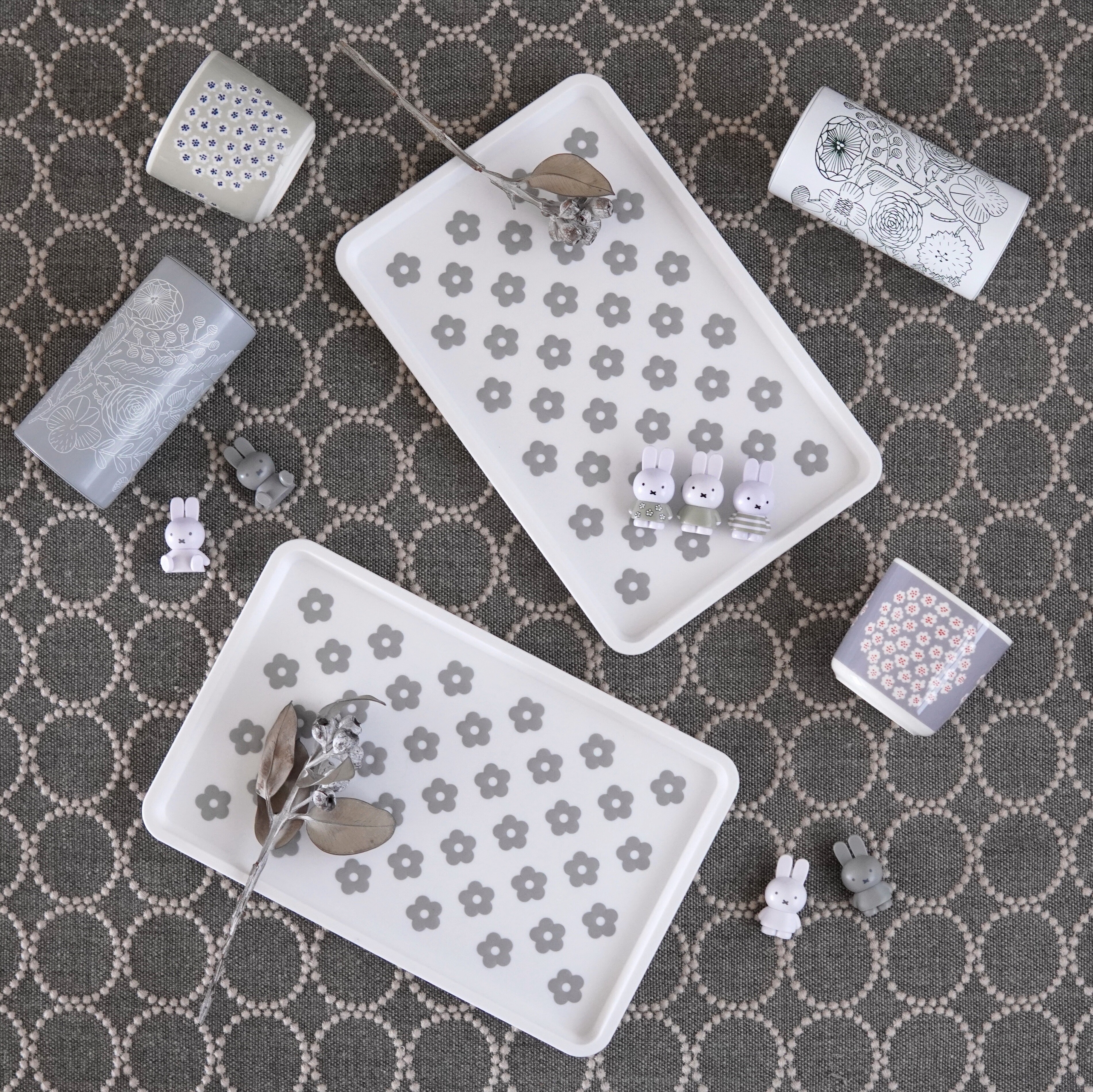 セリア】北欧風お花柄トレーは、滑り止め付きで超機能的！レトロ可愛いのに優秀で大人気！ : usagi works Powered by ライブドアブログ