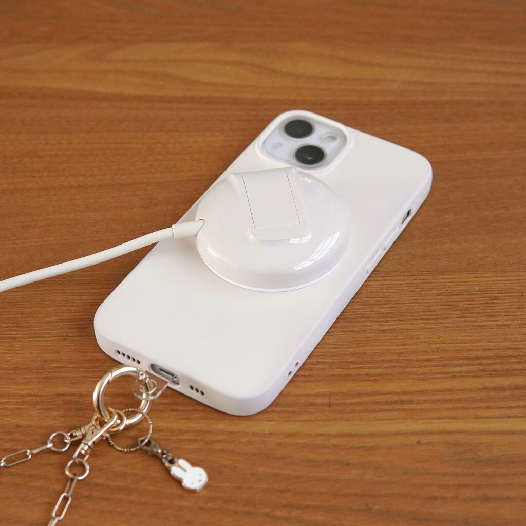 初体験】ワイヤレス充電が超快適！磁石でピタッ、ケーブル抜き差しの