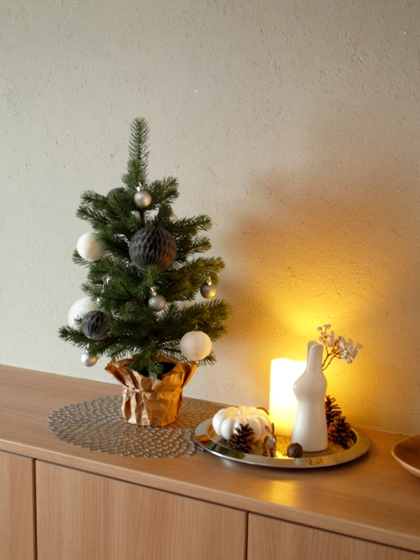 Ikeaのミニツリーで クリスマス気分の玄関 Usagi Works Powered By ライブドアブログ