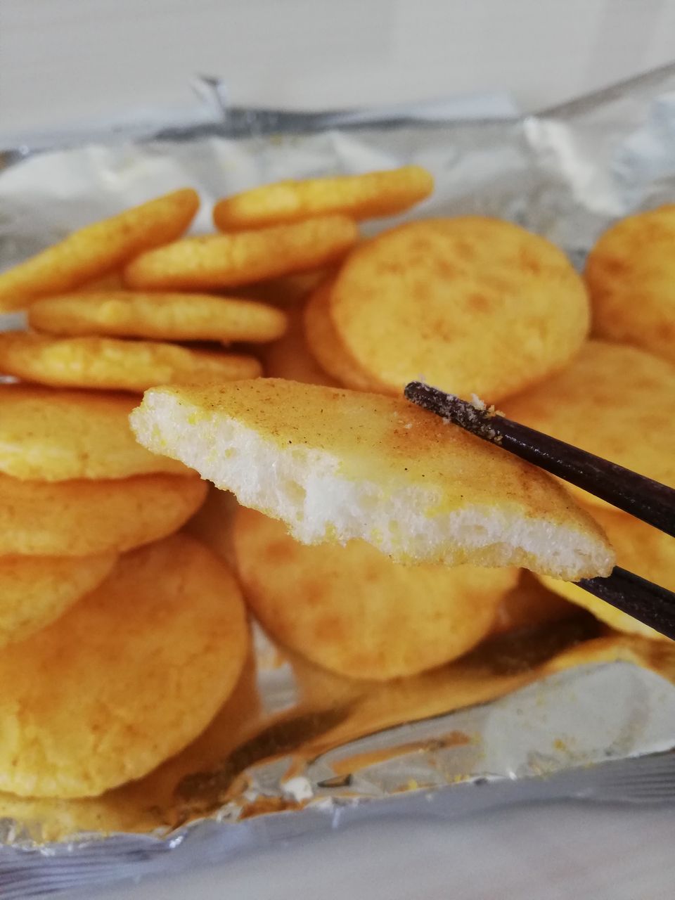 スパイシーでコク深い濃厚カレーせん 販売者 ファミリーマート 製造 亀田製菓 株 徒然カレー日記 スパイシーでコク深い濃厚カレーせん 販売者 ファミリーマート 製造 亀田製菓 株 徒然カレー日記