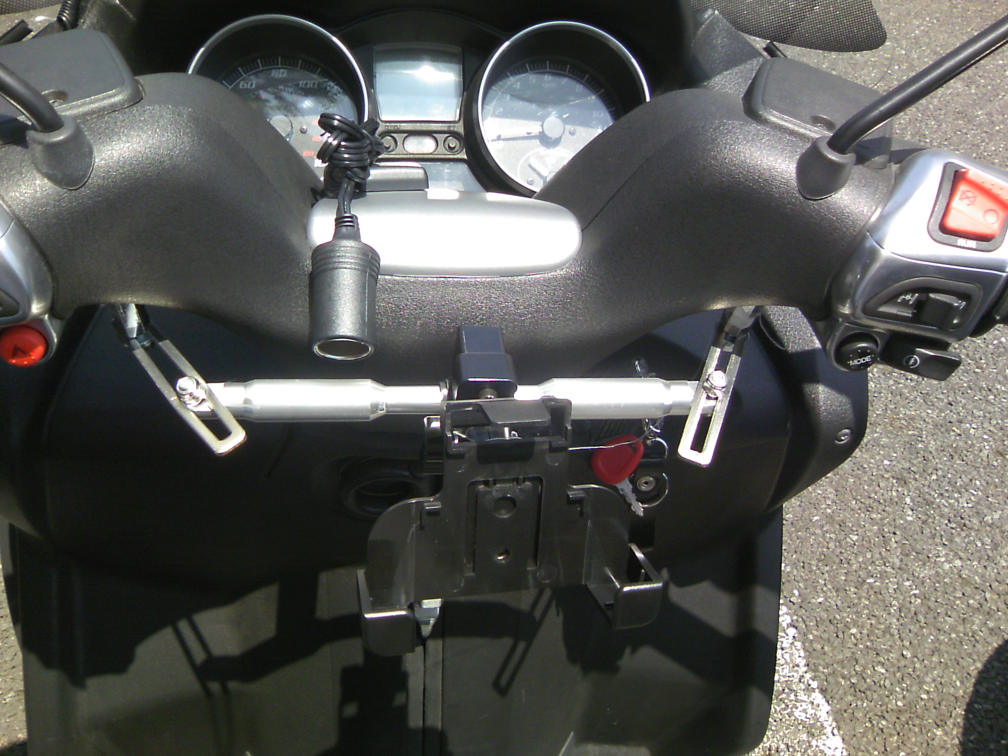 Piaggio Mp3 ハンドルプレース ナビマウント完成 Usashirouの三輪車と愉快な仲間たち