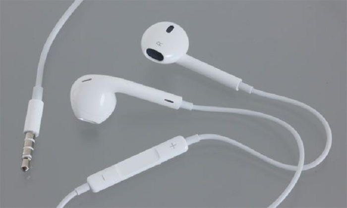 警告 警告 外で 白いイヤホン 付けてる奴 今すぐやめろ